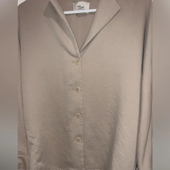 Aritzia Wilfred flowy button-up (olive beige) size 2XS - Picture 3 of 5